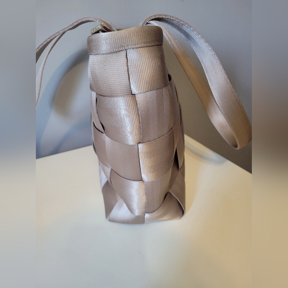 Harvey's Seatbelt Bag Shoulder Tote, VGUC - Picture 2 of 7